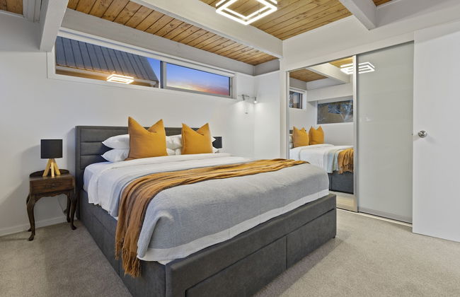 Hilltop Country Retreat with Seaviews - Foto 5