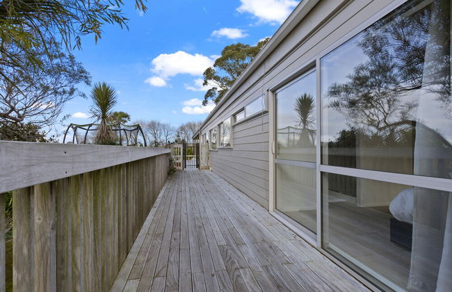 Hilltop Country Retreat with Seaviews - Foto 40