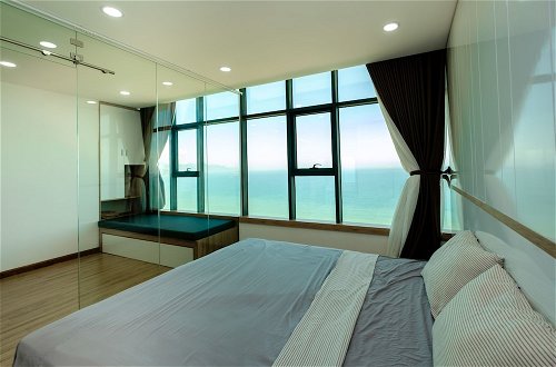 Foto 38 - Sunrise Ocean View Apartment