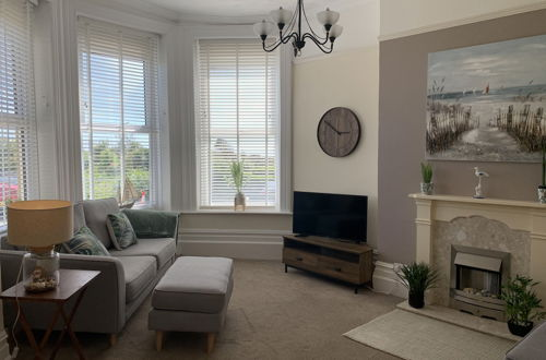 Photo 1 - Charming 1-bed Apartment in Ventnor
