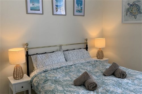 Photo 3 - Charming 1-bed Apartment in Ventnor