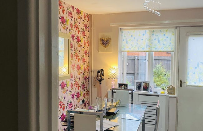 Beautiful House Minutes Away From Liverpool Airport With Huge Garden - Foto 1
