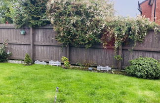 Foto 3 - Beautiful House Minutes Away From Liverpool Airport With Huge Garden