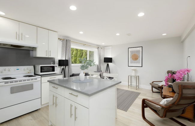 Stylish 1 BR Suite in North Vancouver 10 Mins ski - Foto 1
