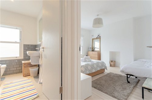 Foto 16 - Stylish 2 Bedroom Apartment in London
