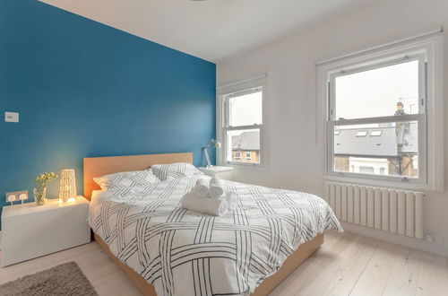 Photo 11 - Stylish 2 Bedroom Apartment in London