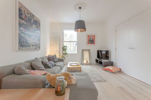 Photo 25 - Stylish 2 Bedroom Apartment in London