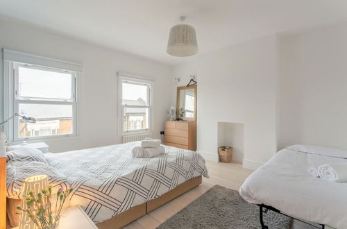 Photo 13 - Stylish 2 Bedroom Apartment in London