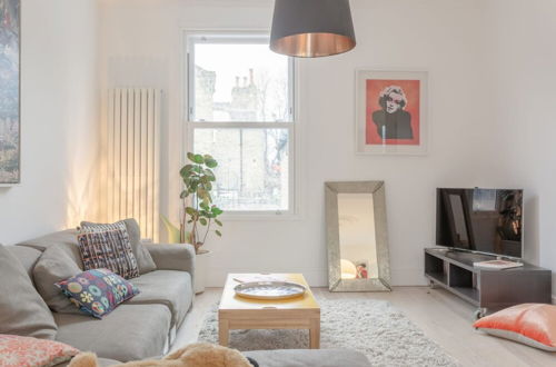 Photo 24 - Stylish 2 Bedroom Apartment in London