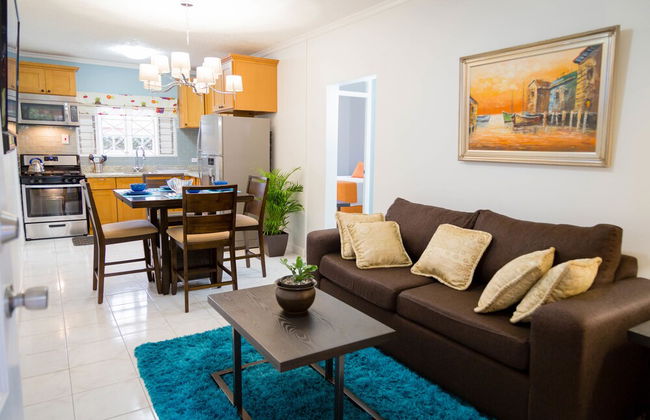 Centrally Located Guest Apartments - Photo 11
