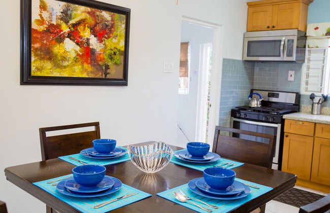Centrally Located Guest Apartments - Photo 6