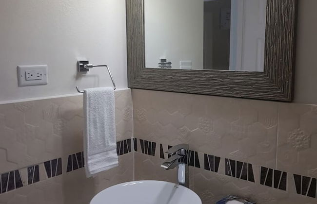 New Kingston Apt at Kensington Court - Photo 29