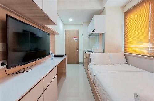 Photo 11 - Comfort and Cozy Studio Apartment at B Residence
