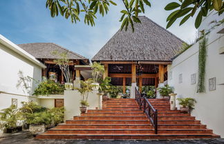 Photo 2 - Villa Kayu Raja