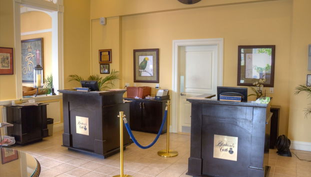 Check-in/check-out kiosk