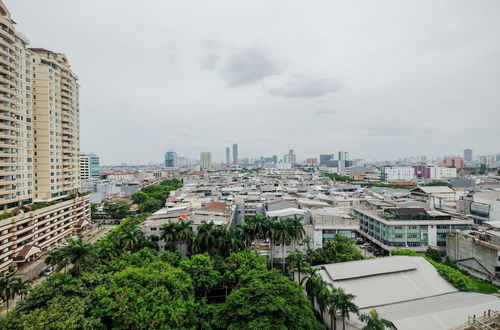 Photo 13 - Cozy And Tidy Studio Apartment Mangga Dua Residence