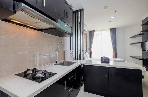 Foto 3 - Cozy And Tidy Studio Apartment Mangga Dua Residence