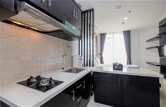 Photo 3 - Cozy And Tidy Studio Apartment Mangga Dua Residence