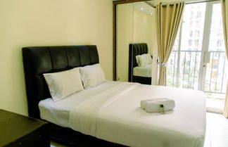 Photo 1 - Comfy And Homey Studio Paragon Village Apartment Karawaci