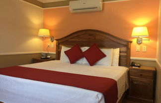 Foto 3 - Prado Inn & Suites