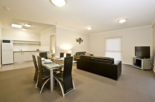 Photo 9 - Moonlight Bay Apartments