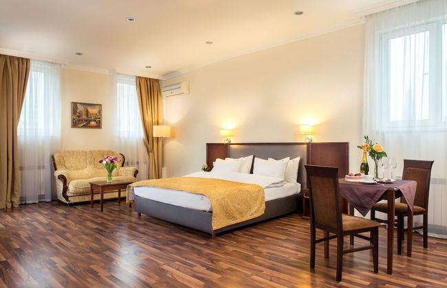 Greguar Hotel & Apartments - Photo 29