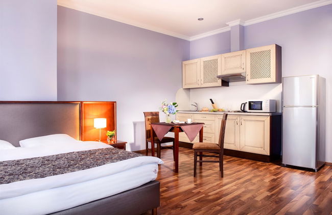 Greguar Hotel & Apartments - Photo 16