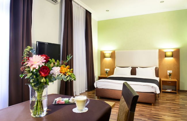 Greguar Hotel & Apartments - Photo 27