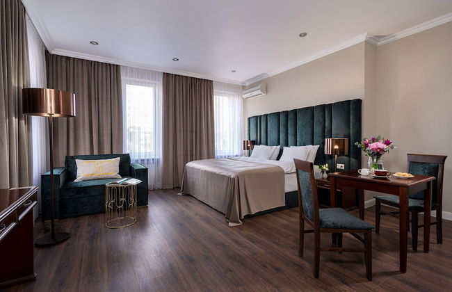 Greguar Hotel & Apartments - Photo 1