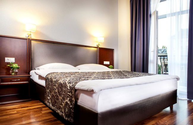 Greguar Hotel & Apartments - Photo 9