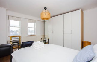 Photo 3 - Fantastic Central Apartment With Balcony in Fitzrovia