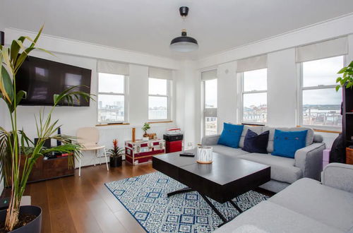 Photo 15 - Fantastic Central Apartment With Balcony in Fitzrovia