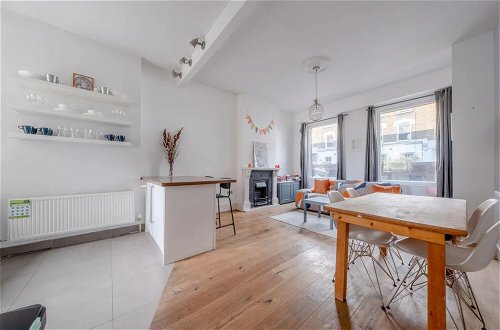 Photo 19 - Lovely 3 Bedroom Apartment in Clapton With Garden