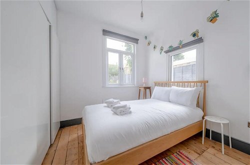 Foto 6 - Lovely 3 Bedroom Apartment in Clapton With Garden