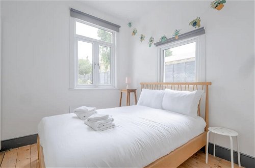 Photo 9 - Lovely 3 Bedroom Apartment in Clapton With Garden