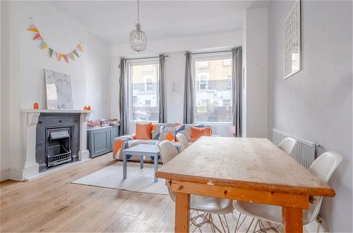 Foto 14 - Lovely 3 Bedroom Apartment in Clapton With Garden