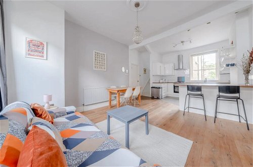 Foto 13 - Lovely 3 Bedroom Apartment in Clapton With Garden