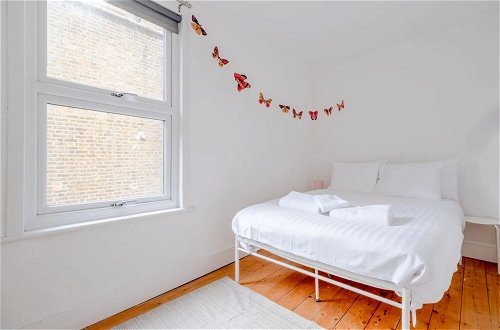 Photo 3 - Lovely 3 Bedroom Apartment in Clapton With Garden