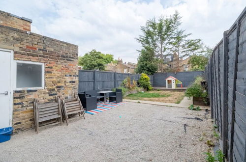 Photo 20 - Lovely 3 Bedroom Apartment in Clapton With Garden