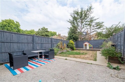 Photo 21 - Lovely 3 Bedroom Apartment in Clapton With Garden