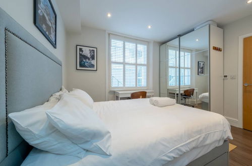 Photo 4 - Stylish 2 Bedroom Apartment in Chelsea With Garden