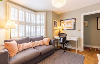 Photo 3 - Stylish 1 Bedroom Flat in Fulham With Patio