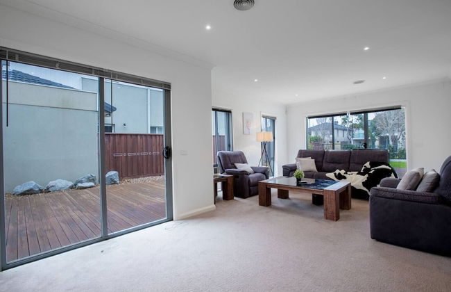 Superb Luxe 5BR House@point Cook Near Lake - Photo 18