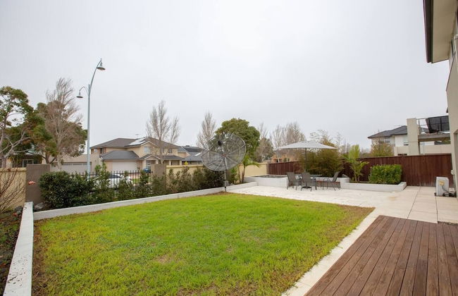 Superb Luxe 5BR House@point Cook Near Lake - Photo 29