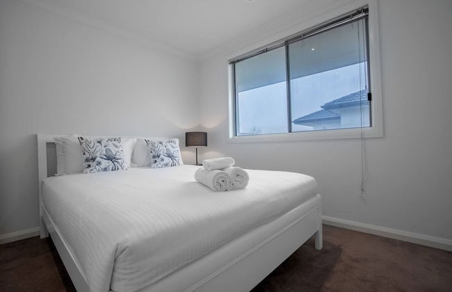 Superb Luxe 5BR House@point Cook Near Lake - Photo 5