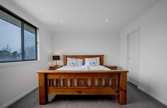 Superb Luxe 5BR House@point Cook Near Lake - Photo 9