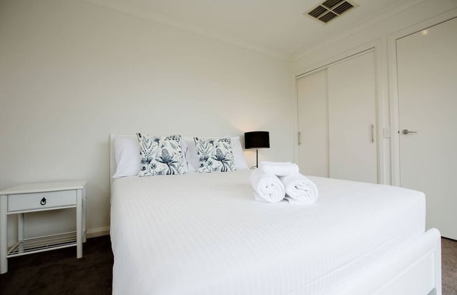 Superb Luxe 5BR House@point Cook Near Lake - Photo 7