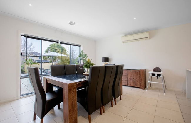 Superb Luxe 5BR House@point Cook Near Lake - Photo 25