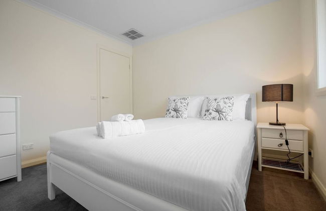 Superb Luxe 5BR House@point Cook Near Lake - Photo 8
