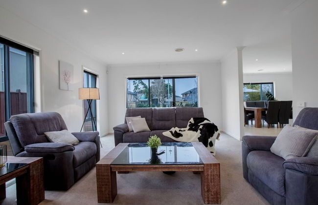 Superb Luxe 5BR House@point Cook Near Lake - Photo 19